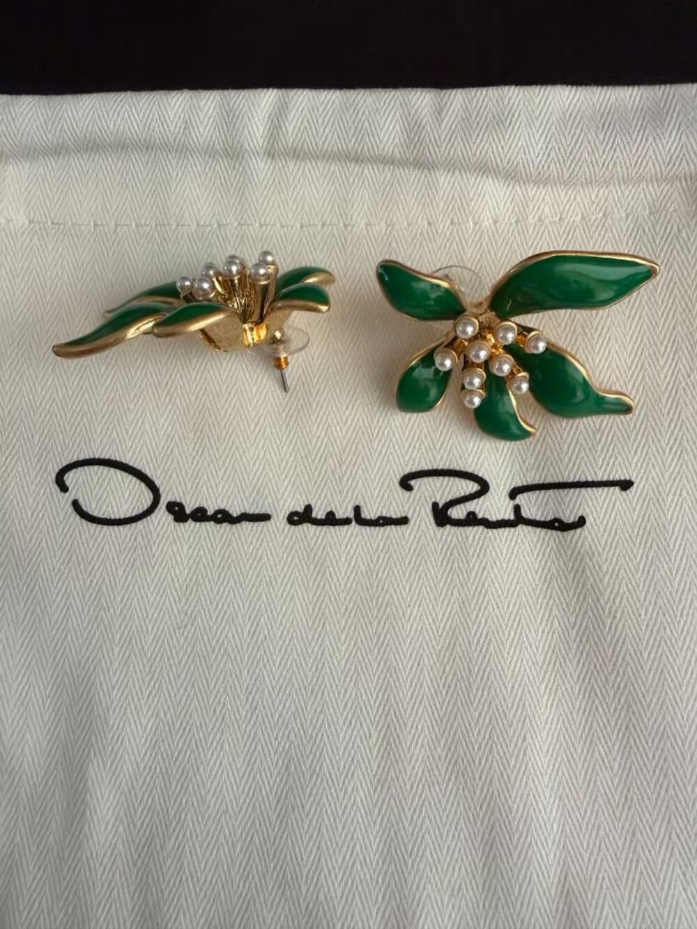 Oscar de la Renta Green Enamel Pearl Floral Statement Earrings - Picture 4 of 6
